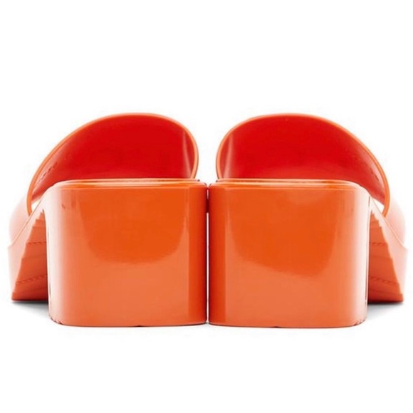 Authentic Gucci Sandals - Picture 5 of 16